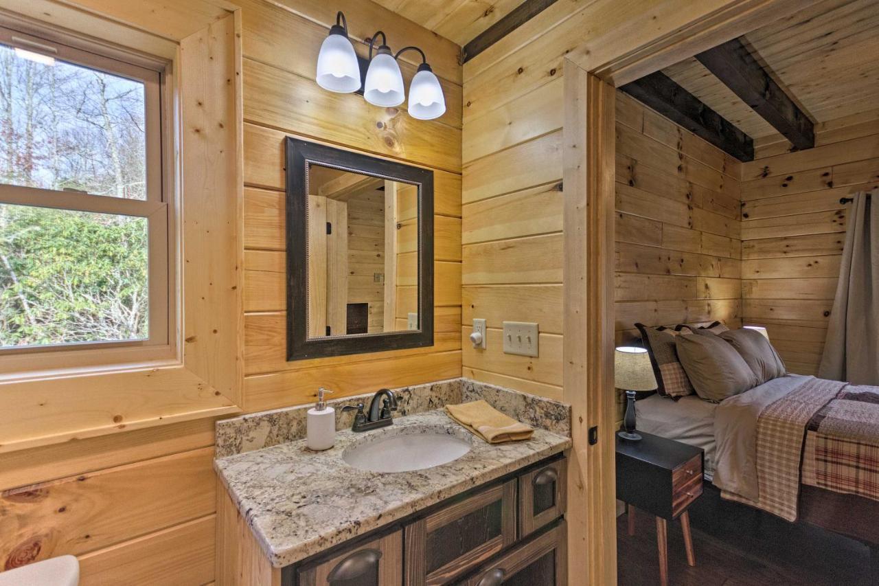 Hilltop Cabin On 5 Acres With Hot Tub And Waterfall! Bryson City Exterior foto